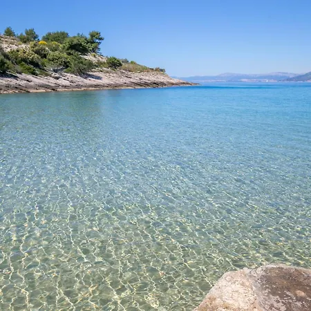 Secluded Family Friendly House Cove Ducac, Brac - 14312 Vakantiehuis *